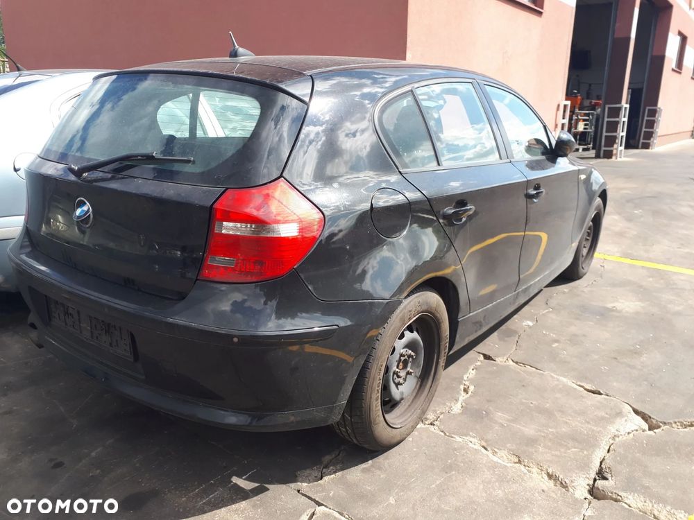 BMW 1 E87 07-11 LIFT KLAPKA WLEWU PALIWA 668/9 SCHWARZ 2 - 8