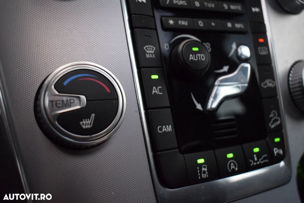 Volvo XC 60 D5 AWD Geartronic Ocean Race - 24