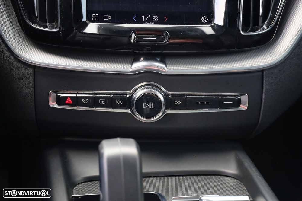 Volvo XC 60 2.0 B4 Plus Bright — fotografia 23