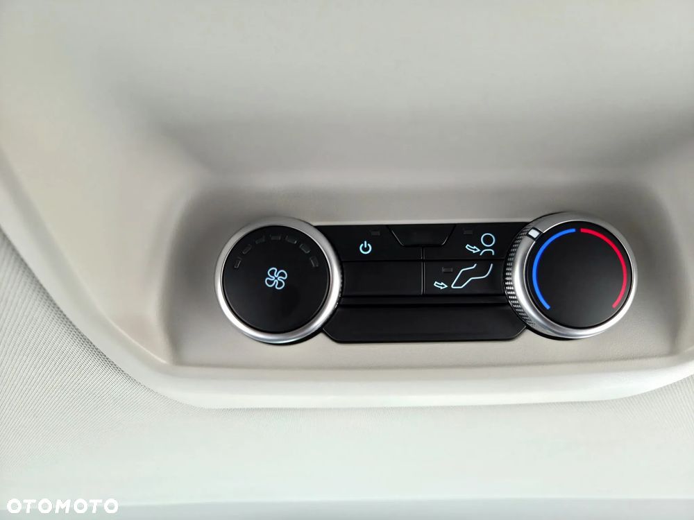 Ford Tourneo Custom 2.0 EcoBlue L2 Titanium - 26