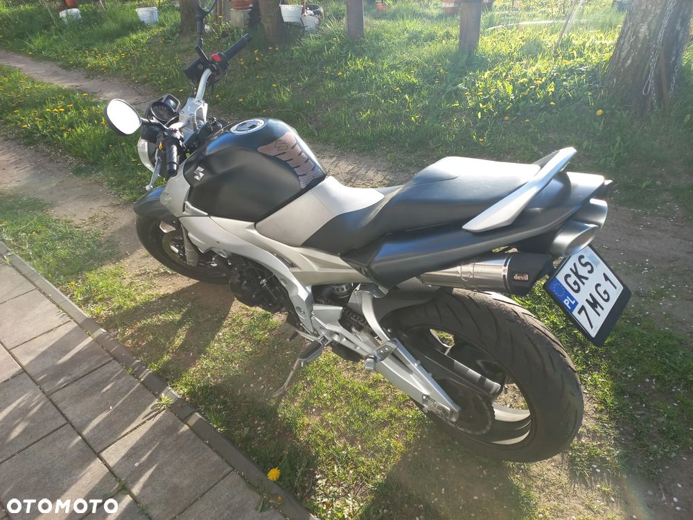 Suzuki GSR - 1