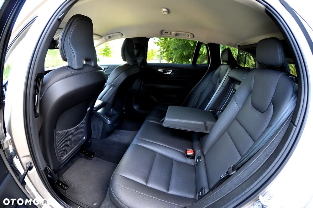 Volvo V60 B4 D Momentum Pro - 20
