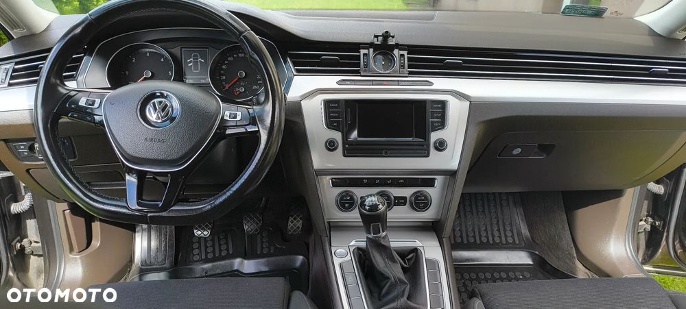 Volkswagen Passat 1.6 TDI BMT Comfortline - 5