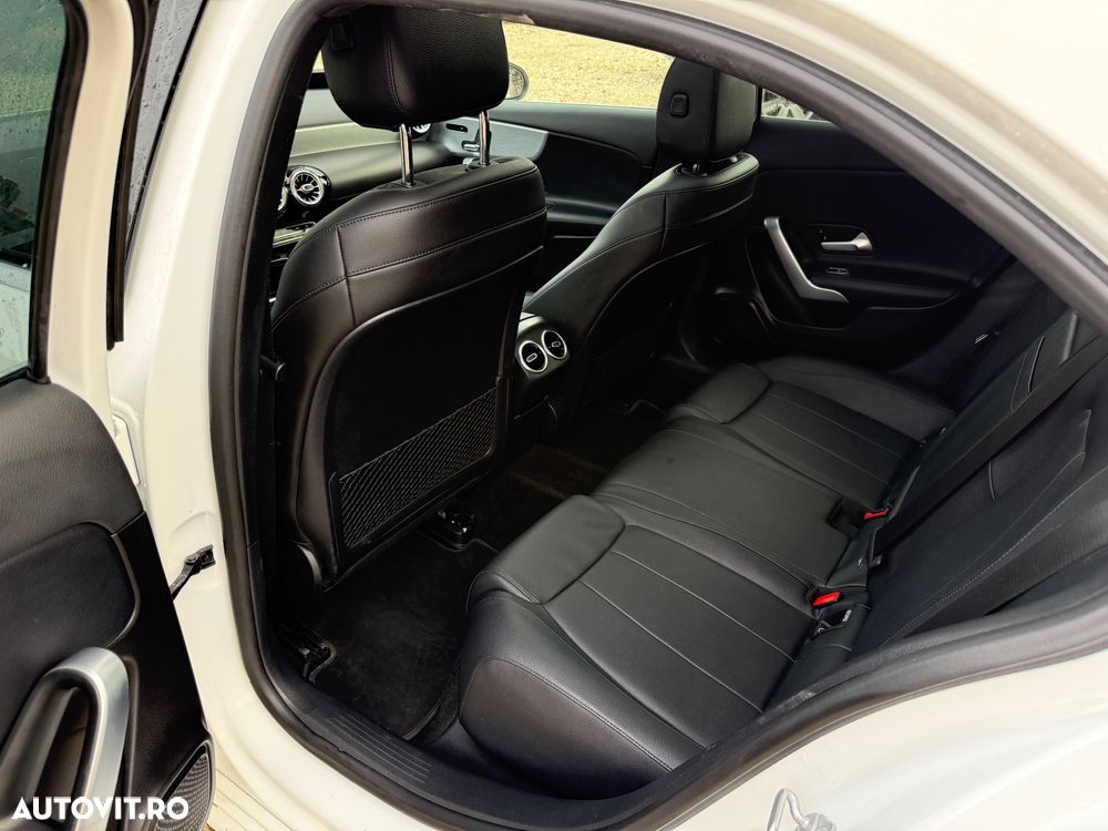 Mercedes-Benz A 220 Sedan 7G-DCT - 25