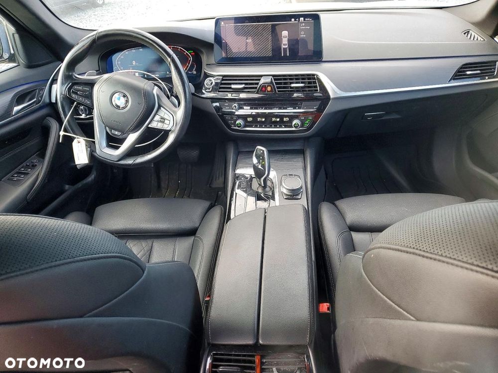BMW Seria 5 530i xDrive Luxury Line - 9