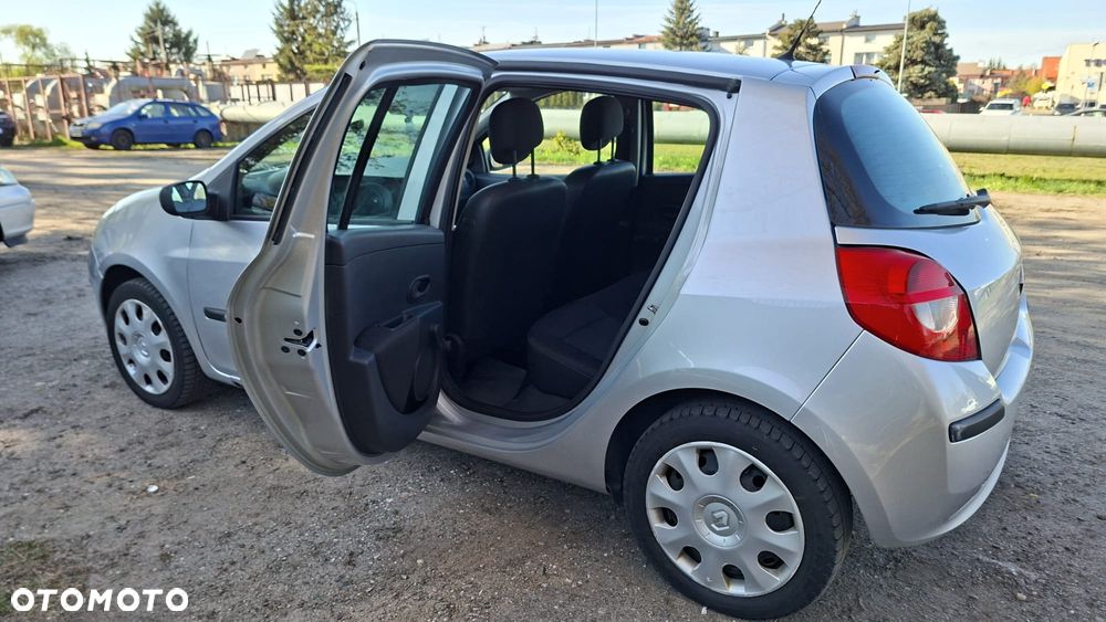 Renault Clio - 25