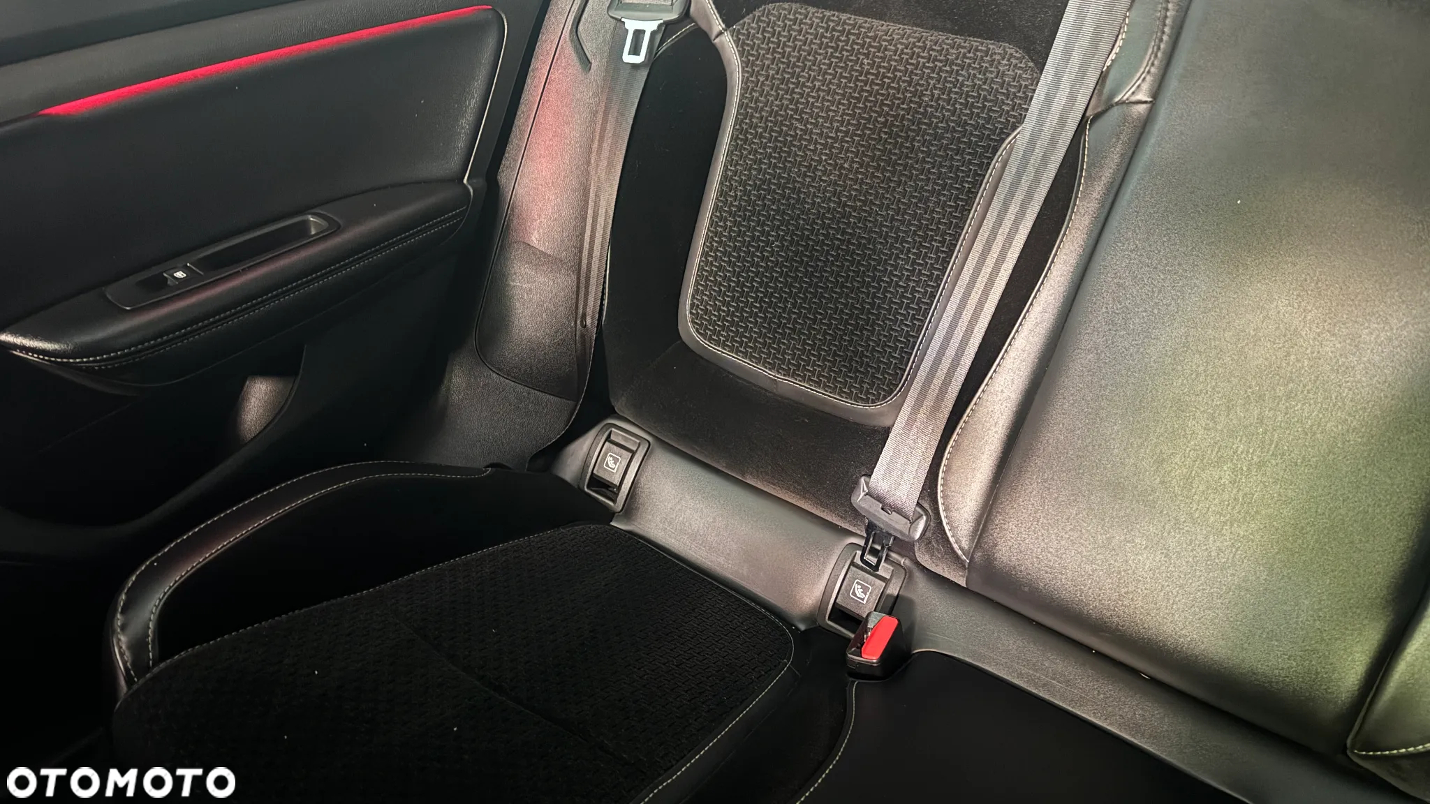 Renault Megane 1.6 dCi GT EDC - 36