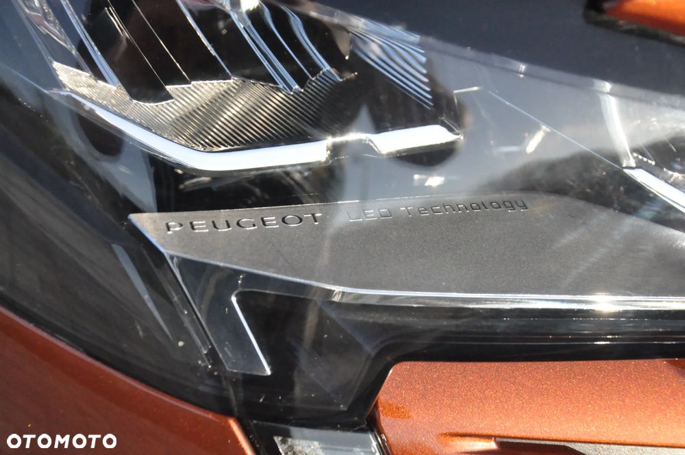 Peugeot 5008 1.2 PureTech Allure S&S EAT8 - 18