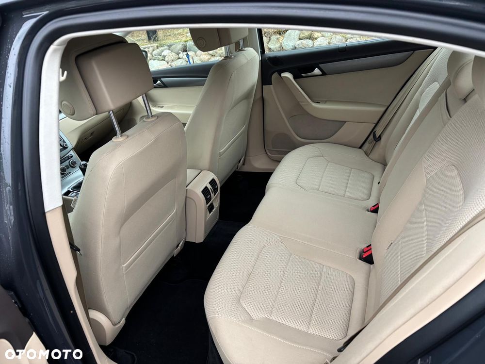 Volkswagen Passat 1.4 TSI BMT Perfectline R-Style - 2