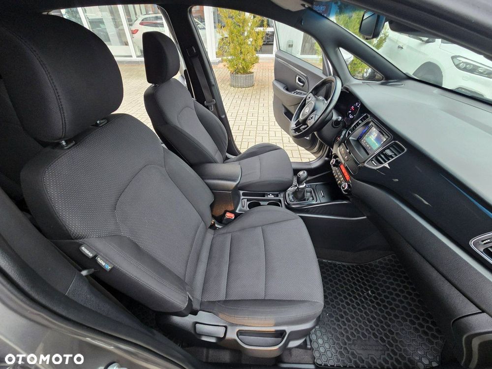 Kia Carens - 39