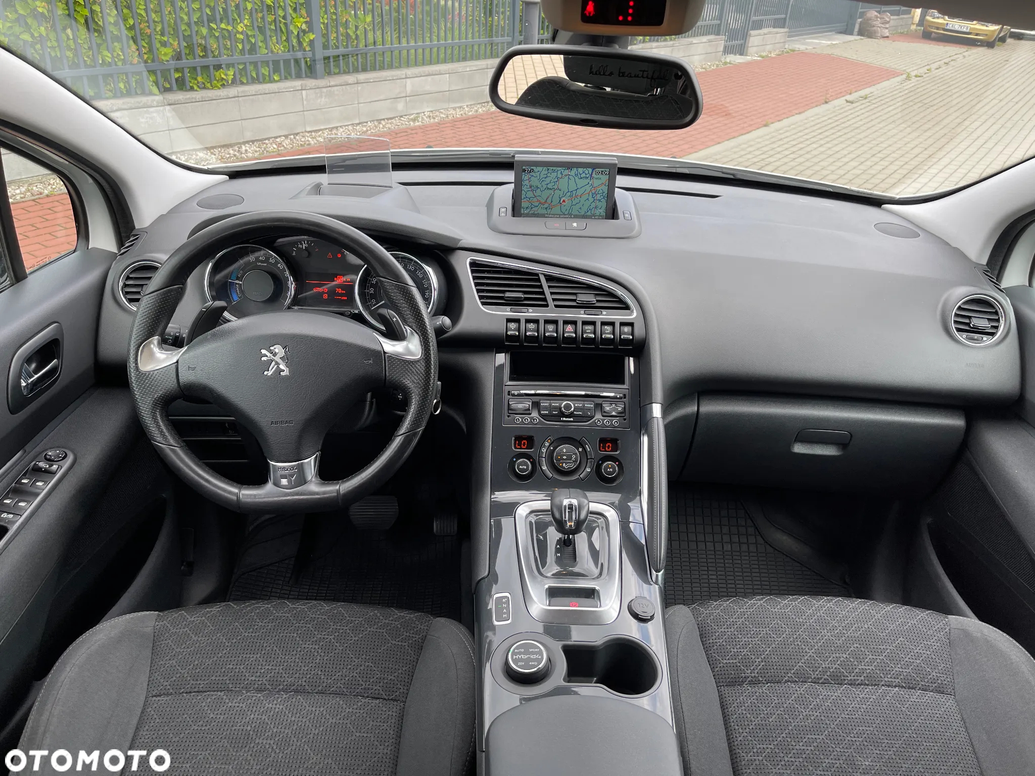 Peugeot 3008 Hybrid4 - 11