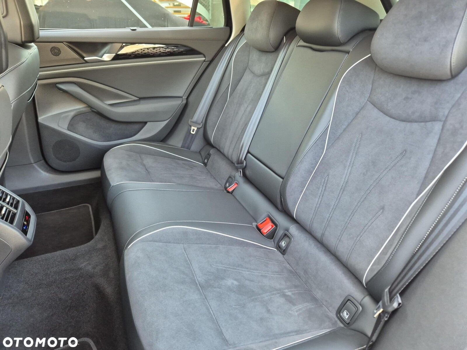 Volkswagen Passat 2.0 TDI EVO Elegance DSG - 16