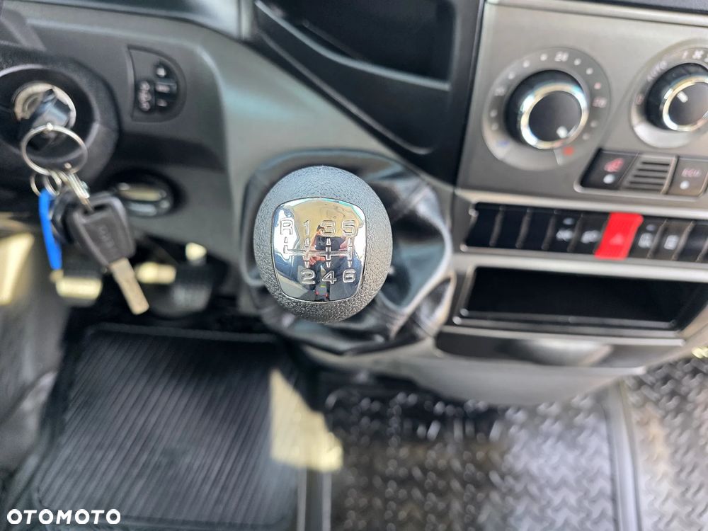 Iveco 35C17 3,0 HPI 170 KONNA SKRZYNIA 4,2M DŁUGA KLIMA WEBASTO BLIŻNIAKI DO 3,5T GWARANCJA - 23