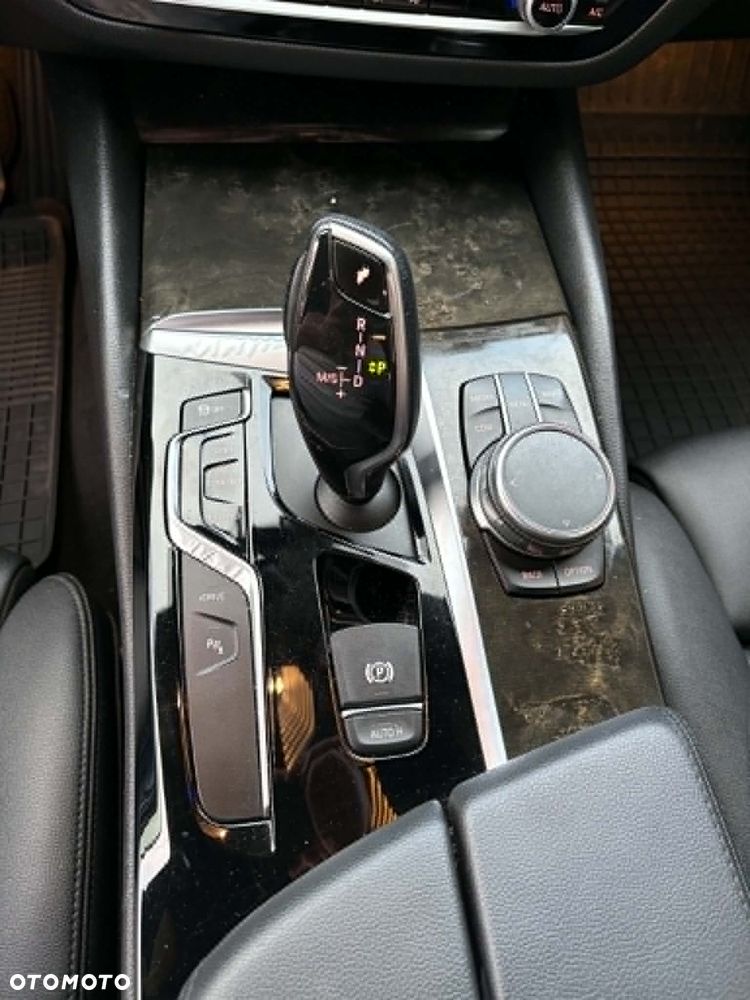 BMW Seria 5 530e iPerformance xDrive Luxury Line sport - 22