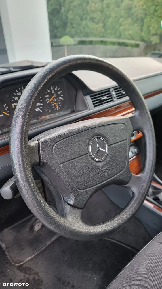 Mercedes-Benz W124 (1984-1993) - 21