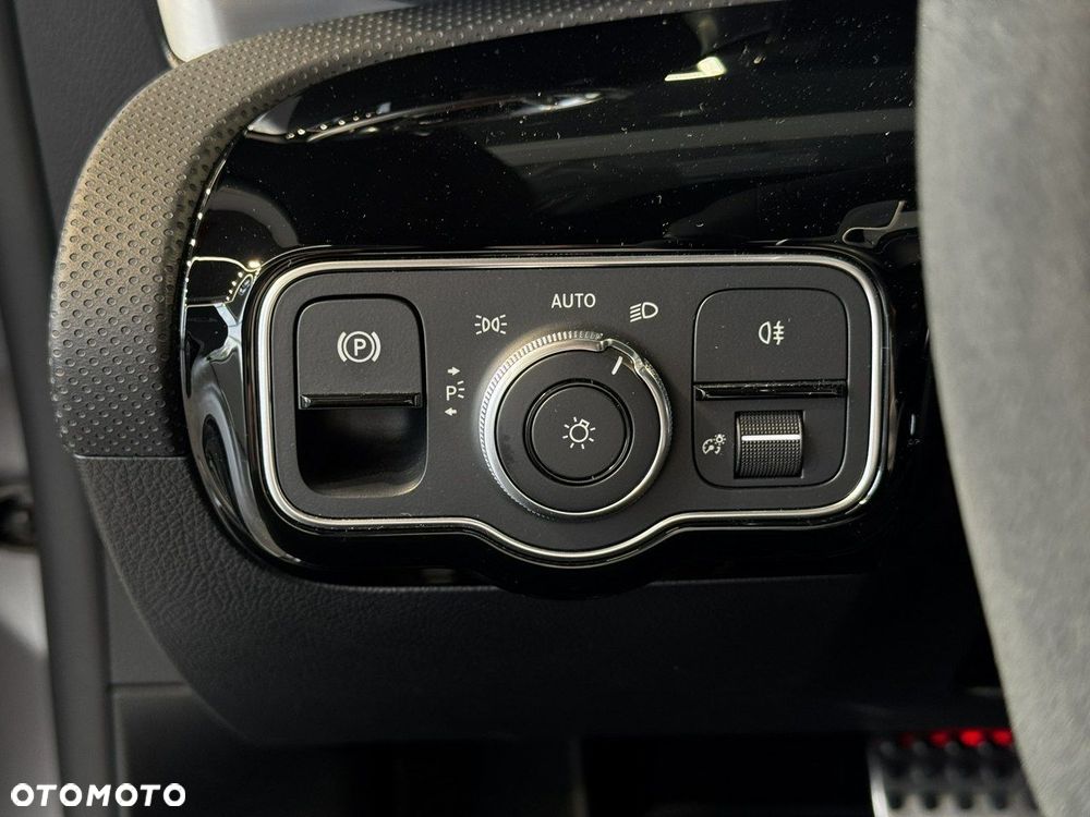 Mercedes-Benz CLA - 24