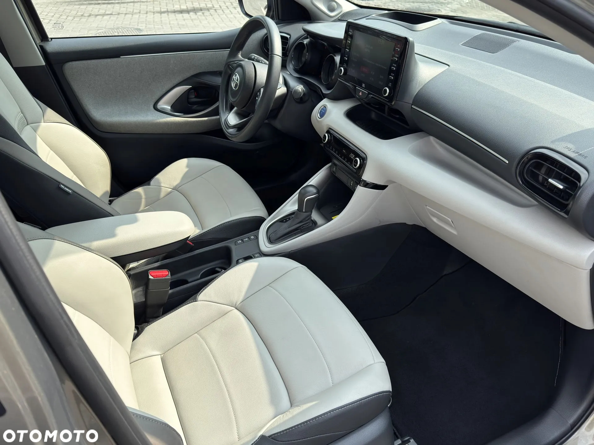 Toyota Yaris Hybrid 1.5 VVT-i Premiere Edition - 9