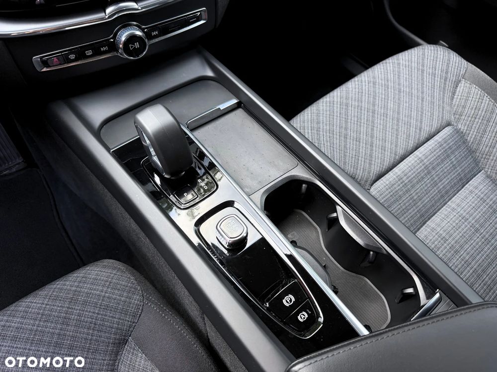 Volvo XC 60 B4 D Core - 12