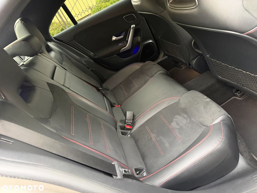 Mercedes-Benz CLA 200 4-Matic AMG Line 8G-DCT - 33
