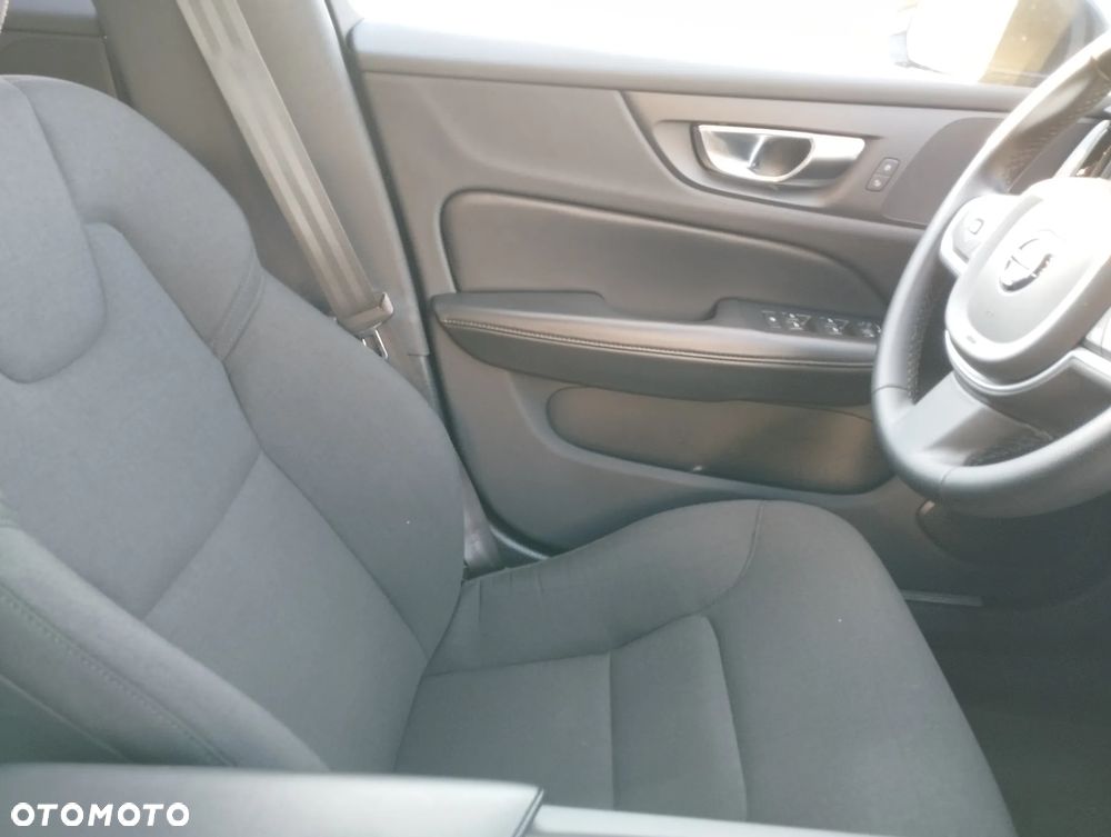 Volvo V60 B3 B Momentum - 32