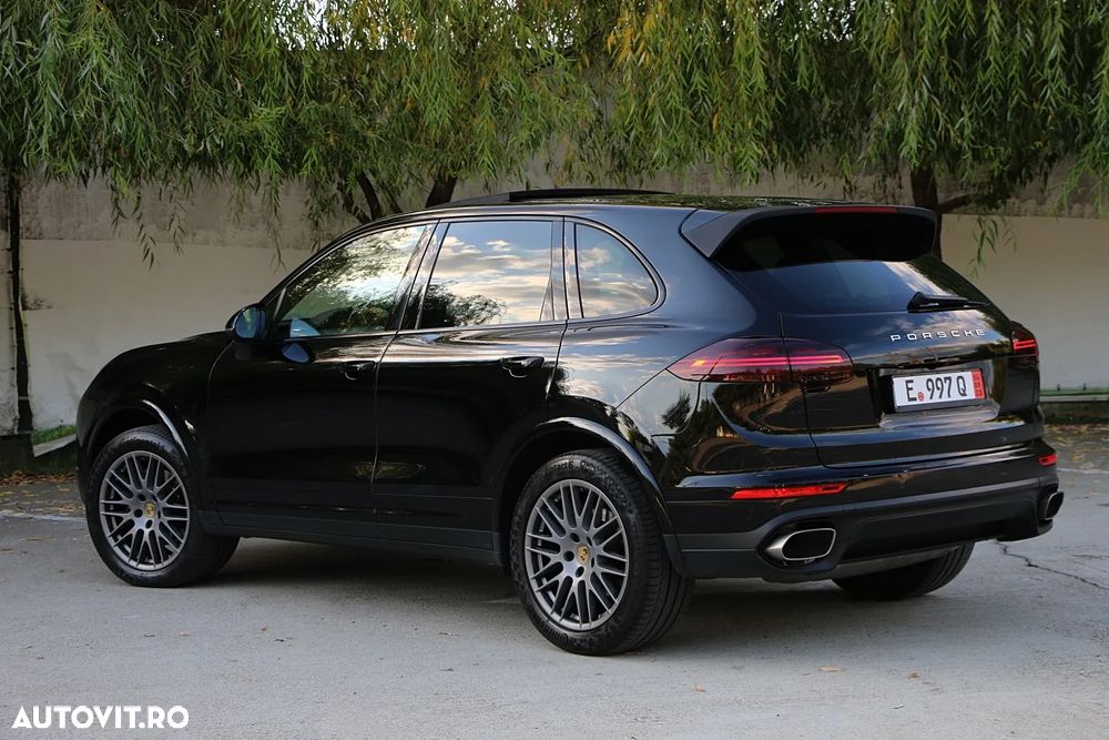 Porsche Cayenne 3.0 L - 4