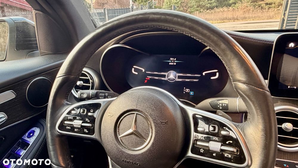 Mercedes-Benz GLC 300 4Matic 9G-TRONIC AMG Line Plus - 21