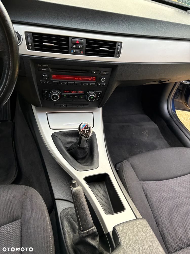 BMW Seria 3 318d - 16