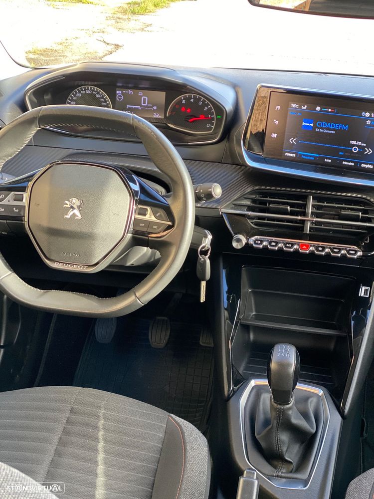 Peugeot 208 - 15