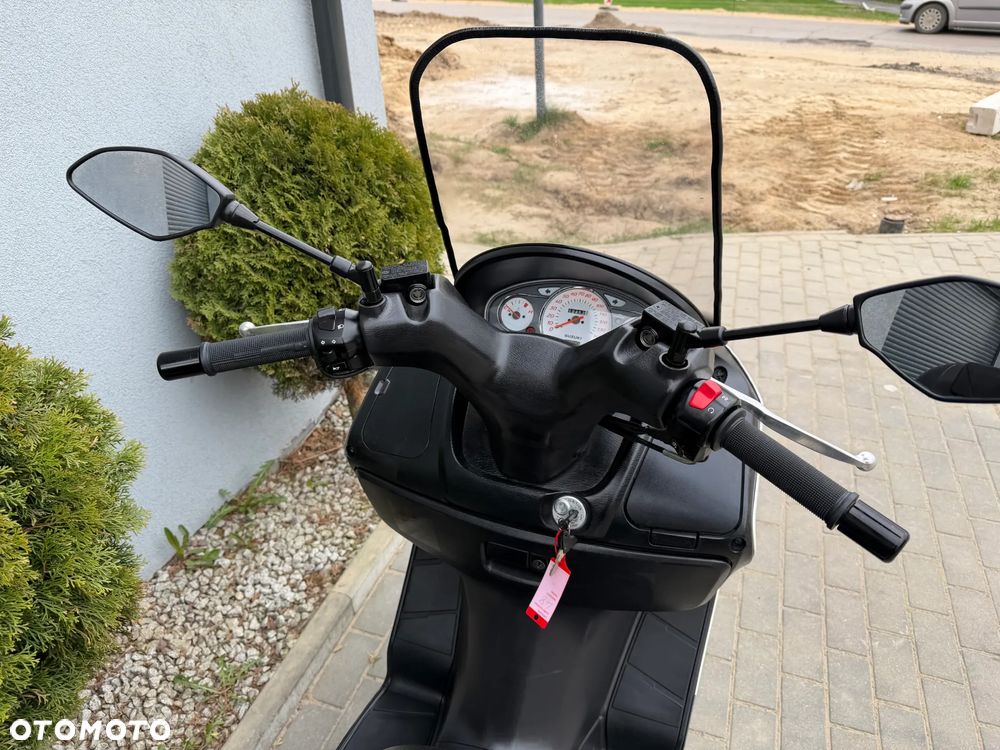 Suzuki Burgman - 17