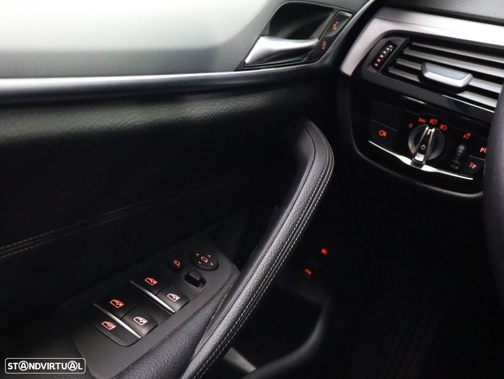 BMW 530 e Line Luxury - 22