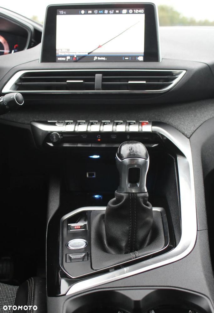 Peugeot 3008 1.2 PureTech Allure S&S - 26