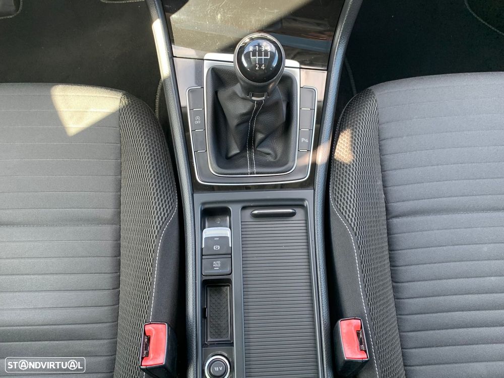 VW Golf 1.6 TDi R-Line - 28