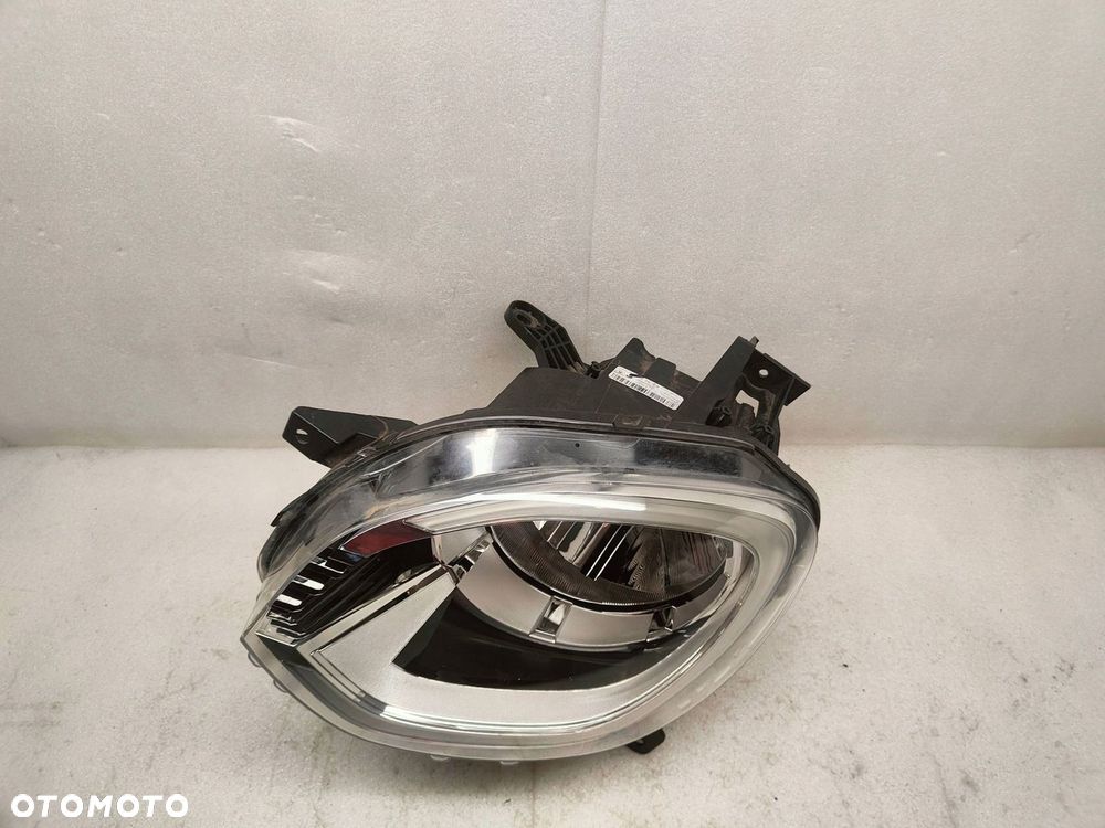 Renault Twingo III ZW Z LED Przód strona lewa 260602593R - 2