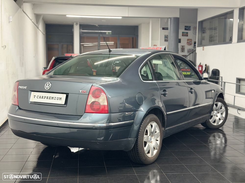 VW Passat 1.9 TDi Highline - 5