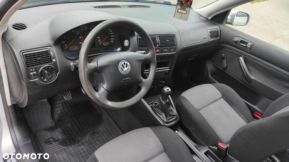 Volkswagen Golf - 24
