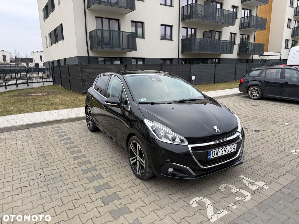 Peugeot 208 - 1