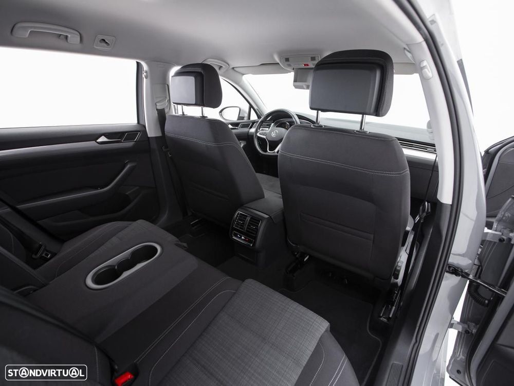 VW Passat Variant 2.0 TDI Business DSG - 11