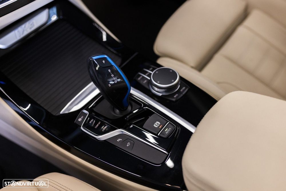 BMW iX3 Inspiring - 43