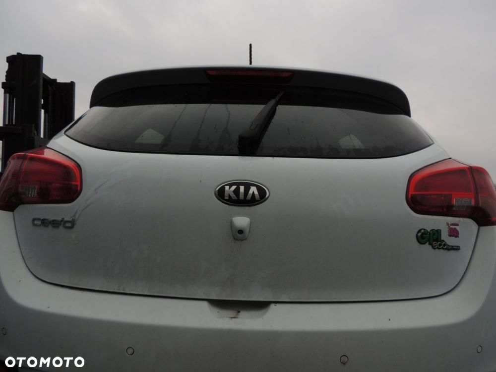 Klapa bagażnika KIA CEED II '14 5D - 1