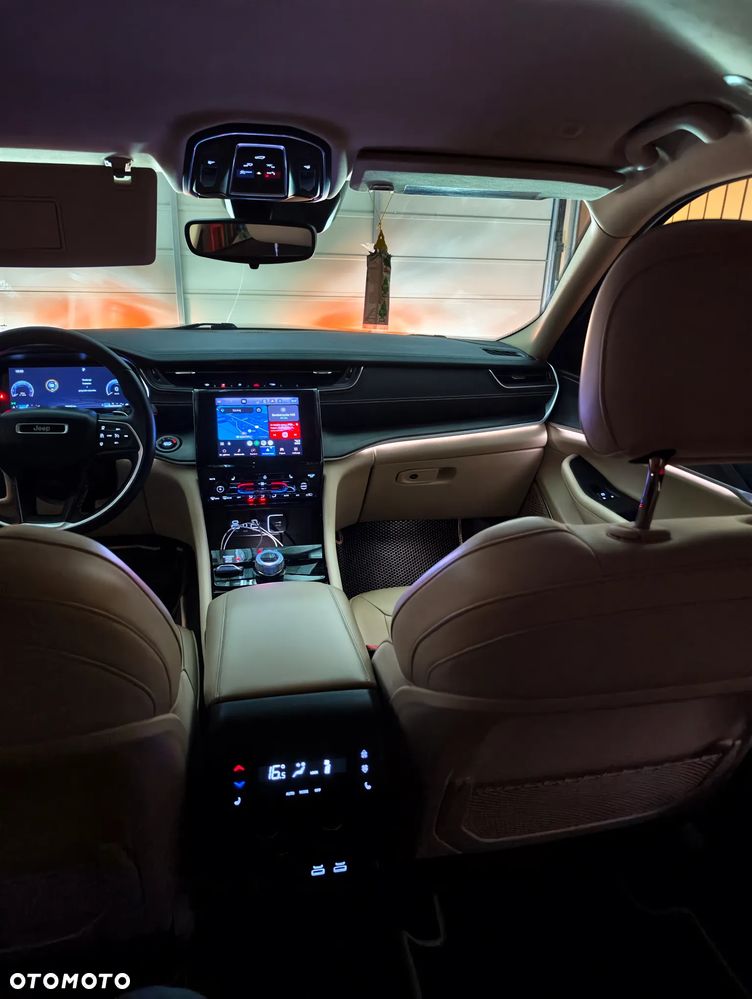 Jeep Grand Cherokee - 34