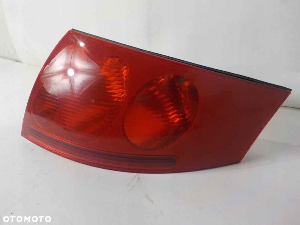 AUDI TT I 8N LAMPA PRAWA TYŁ TYLNA UK - 2