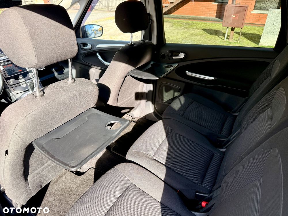 Ford S-Max - 11