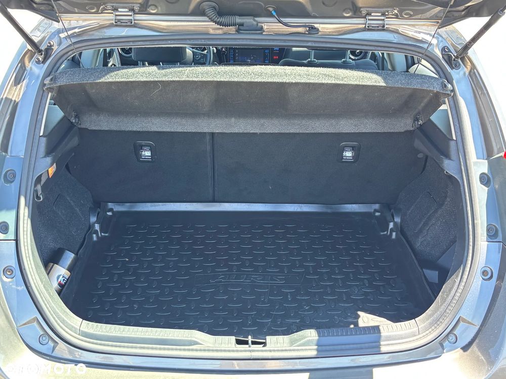 Toyota Auris 1.8 HSD Prestige - 8