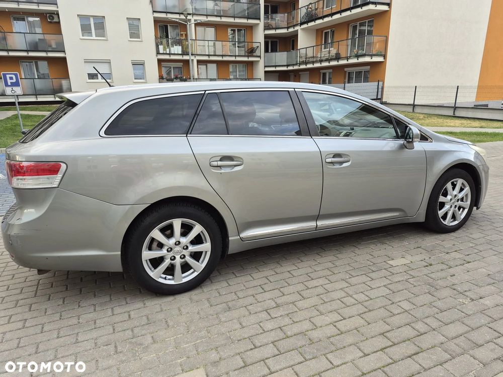 Toyota Avensis 2.2 D-4D Platinium - 6