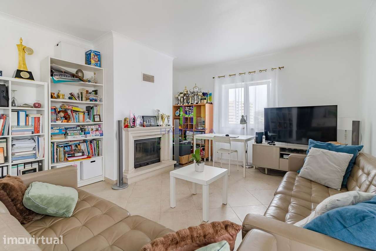 Apartamento T3 no último Piso, com 3 Frentes e Vistas Desafogadas em L - Grande imagem: 3/28