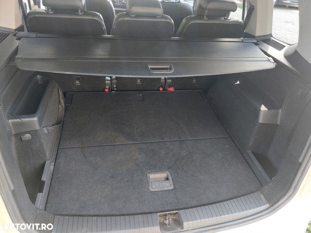 Volkswagen Touran - 10