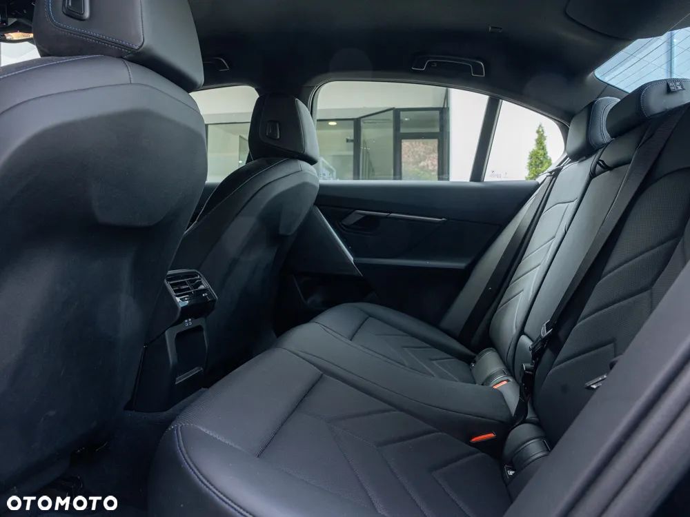 BMW Seria 5 520d xDrive - 15