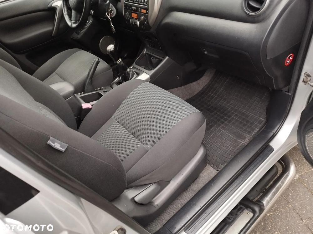 Toyota RAV4 2.0 VVT-i Sol - 36