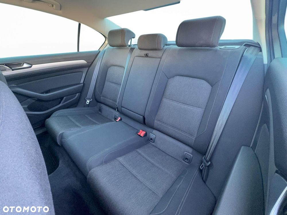 Volkswagen Passat - 28
