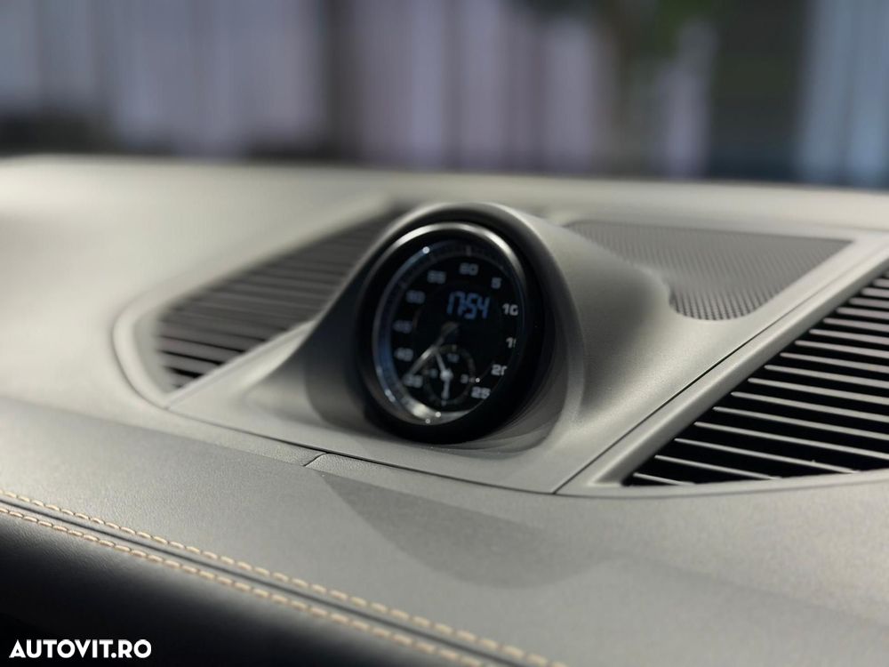 Porsche Macan T - 30